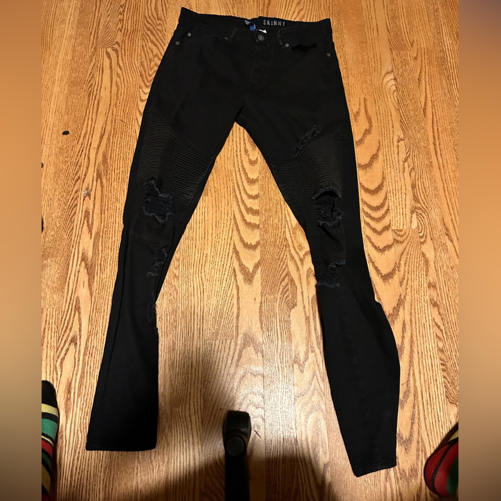 Selling H&M black skinny jeans that I only wore once!!!!